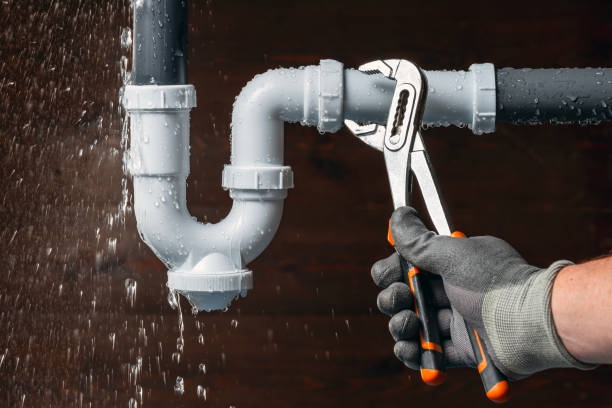 Professional Emergency Plumber technician working in Maryville, IL